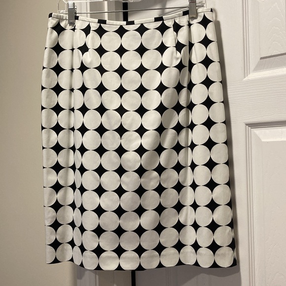 NWOT - Kasper White & Black Large Polka Dot Fully Lined Straight Skirt - Sz 12P - Picture 1 of 13
